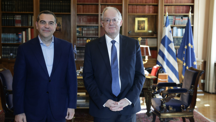 Πηγές Τσίπρα για συνάντηση με Τασούλα: Δεν μπορεί ο λύκος να φυλάει τα πρόβατα