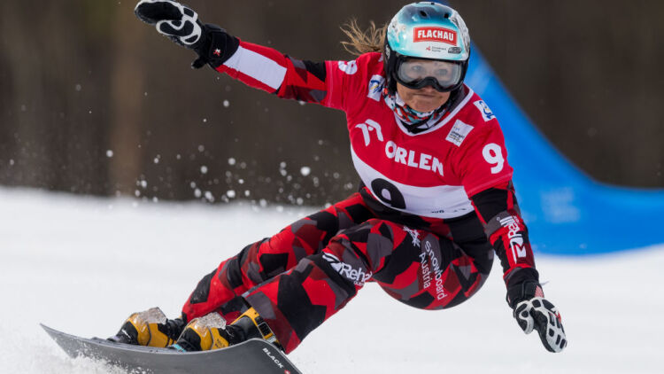 Η 52χρονη που αψηφά τα ηλικιακά όρια - Αγωνίστηκε στο slalom στους Ολυμπιακούς Αγώνες στο Μιλάνο (βίντεο)