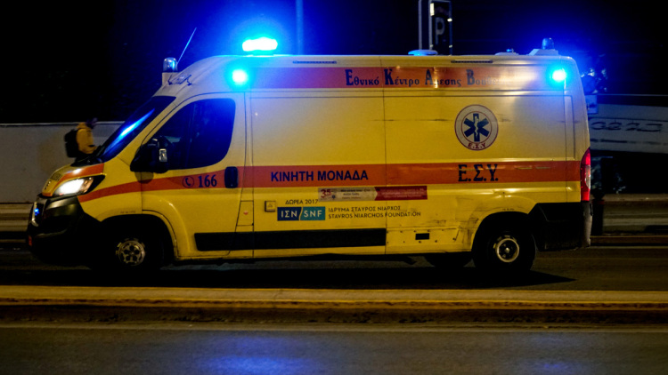 Θανατηφόρο τροχαίο με παράσυρση πεζής από δίκυκλο στην Πατησίων
