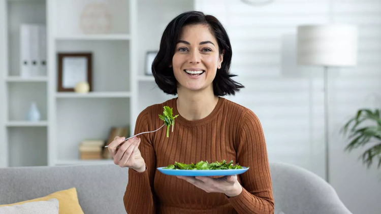 Τι αλλάζει πραγματικά με τη «νέα πυραμίδα» διατροφής των ΗΠΑ – Ο διαιτολόγος εξηγεί
