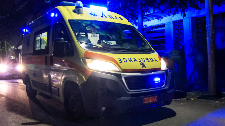 Επίθεση κουκουλοφόρων με ξύλα και μαχαίρια σε τρία άτομα στην Πάτρα, σοβαρά τραυματισμένος ένας 22χρονος
