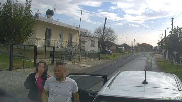 Έριχναν με όπλα και το διαφήμιζαν στο TikTok: Οι διαρρήξεις με τη λεία των 400.000 ευρώ και νέα βίντεο από τη δράση τους