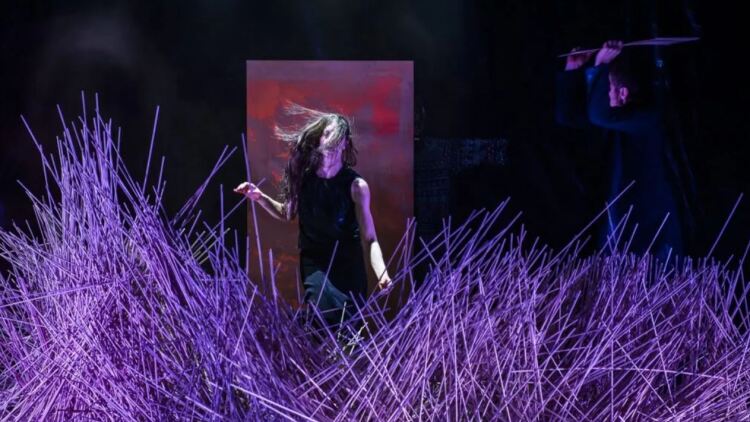 Τον πόνο του αποχαιρετισμού του πατέρα της η Λίντα τον έκανε παράσταση χορού