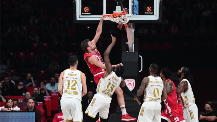 Euroleague: Τις 18 νίκες έφτασε ο Ολυμπιακός που βλέπει κορυφή, διπλό της Παρί τη Βαρκελώνη, δείτε βίντεο 