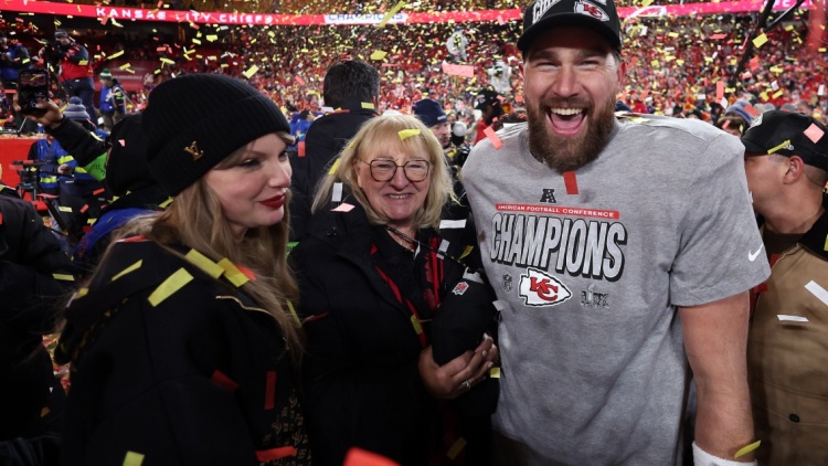 Η μητέρα του Τράβις Κέλσι μίλησε για τις προετοιμασίες του γάμου του με την Τέιλορ Σουίφτ