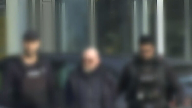 Η στιγμή της σύλληψης του ιδιοκτήτη του εργοστασίου Βιολάντα μετά την αναβάθμιση του κατηγορητηρίου, δείτε βίντεο 