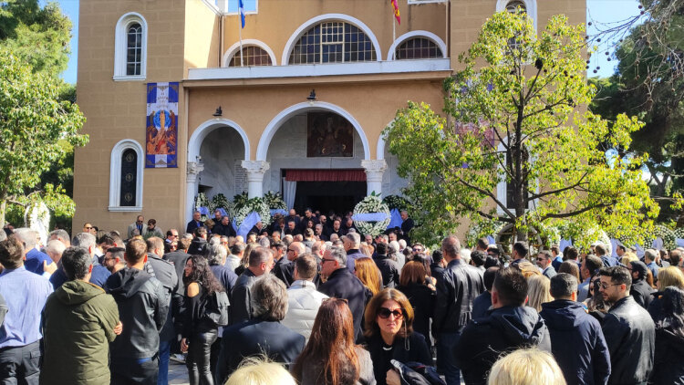 Σε κλίμα βαθιάς οδύνης το τελευταίο αντίο στον Γιώργο Γεράρδο, ιδρυτή του Πλαισίου