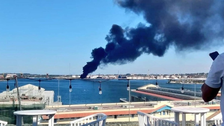 Υπό έλεγχο τέθηκε η πυρκαγιά που ξέσπασε χθες σε διυλιστήριο της Κούβας, δείτε βίντεο 