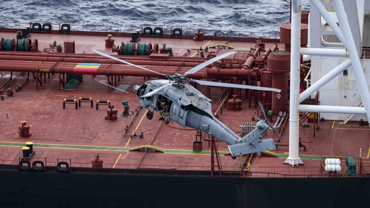 Ρεσάλτο των Αμερικανών σε τάνκερ στον Ινδικό Ωκεανό, που φέρεται να συνδέεται με Ιράν και Ρωσία