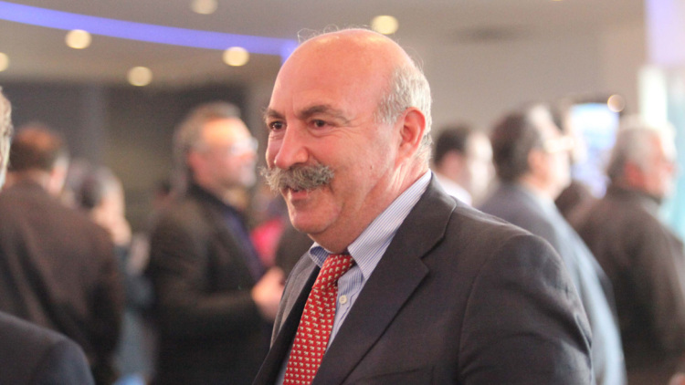 Ο Χρήστος Μαυρίκης,  πυροβόλησε στον αέρα και ταμπουρώθηκε στο σπίτι του στα Σπάτα