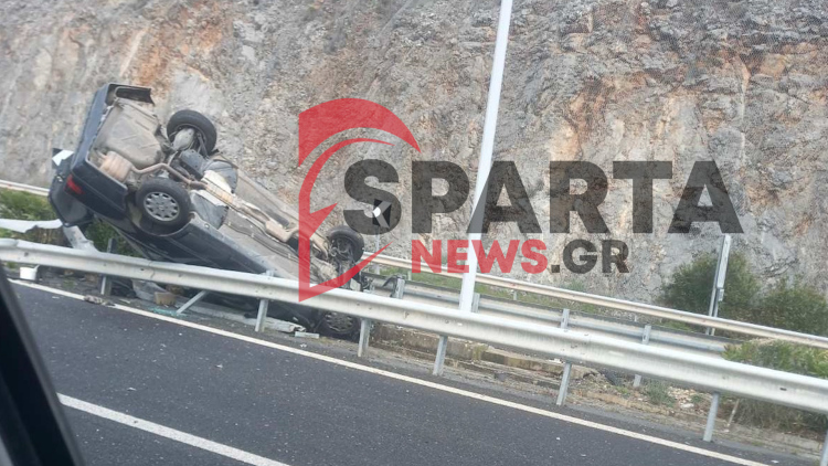 Αυτοκίνητο προσέκρουσε σε μεταλλικές μπάρες στην Εθνική Οδό Τρίπολης – Κορίνθου και ανετράπη