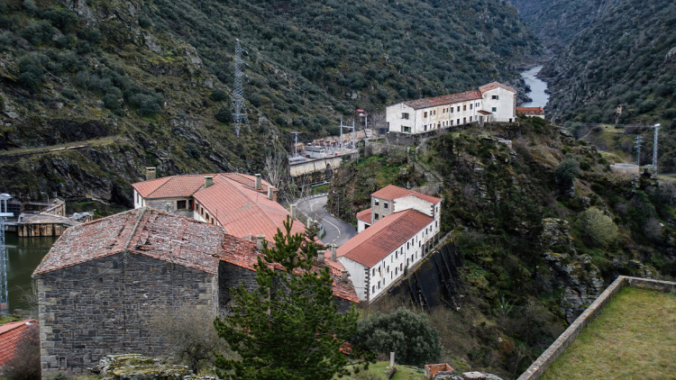 Κατάφερε να αγοράσει ολόκληρο χωριό στην Ισπανία σε τιμή... διαμερίσματος