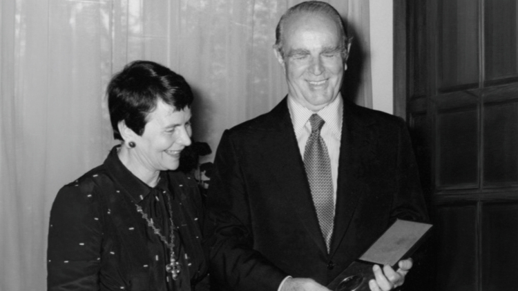 Ελένη Γλύκατζη - Αρβελέρ: Η στενή σχέση με τον Καραμανλή και τον Μιτεράν και ο κρυφός έρωτας του Χατζιδάκι