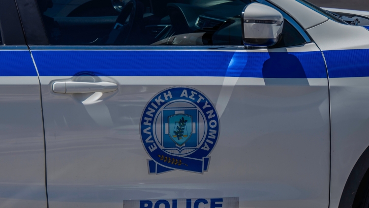 Τον ρώτησαν τι ομάδα είναι, τον χτύπησαν με ρόπαλο και τον λήστεψαν στην Αργυρούπολη, στο νοσοκομείο 22χρονος 