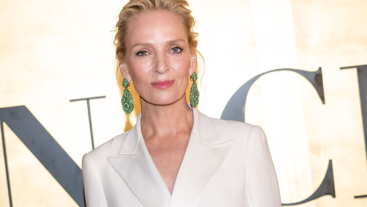 To φόρεμα που έβαλε η Ούμα Θέρμαν στον γάμο της κόρης της κοστίζει σχεδόν 4,000 δολάρια