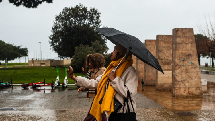 Καιρός: Κακοκαιρία 24 ωρών με «Red Code» σε τέσσερις περιφέρειες λόγω κινδύνου πλημμυρών, live η πορεία των φαινομένων