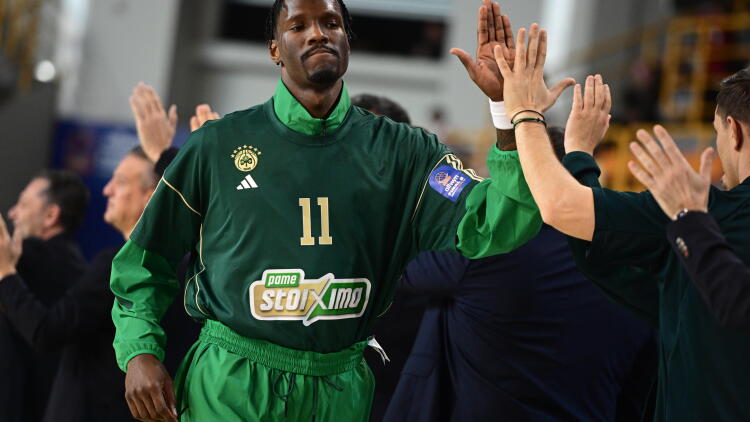 Ντεμπούτο του Νάιτζελ Χέιζ  Ντέιβις με τη φανέλα του Παναθηναϊκού 