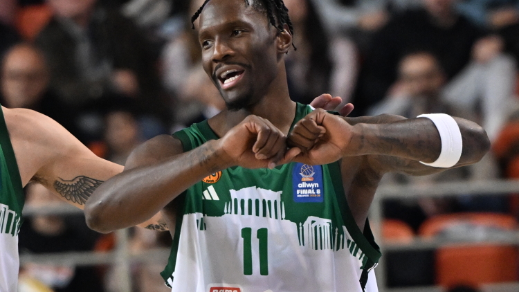 Ντεμπούτο του Νάιτζελ Χέιζ  Ντέιβις με τη φανέλα του Παναθηναϊκού 