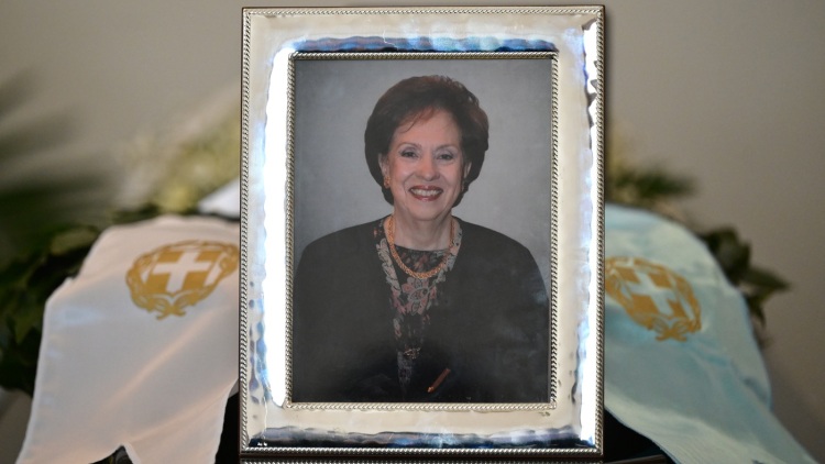 Άννα Ψαρούδα-Μπενάκη: Στο Α΄ Νεκροταφείο η κηδεία της, δείτε βίντεο και φωτογραφίες
