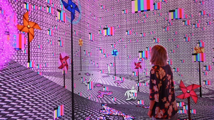 Η οικονομία της προσοχής: Γιατί όσο περισσότερο σκρολάρουμε, τόσο πιο φτωχοί γινόμαστε - κυριολεκτικά και μεταφορικά