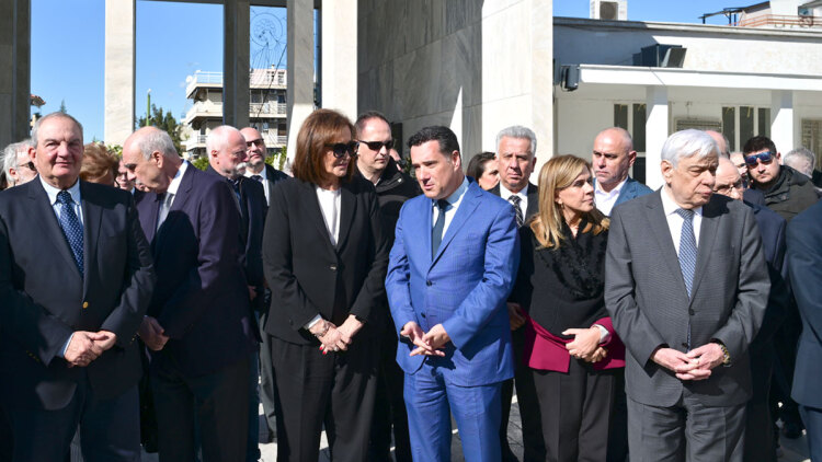 Άννα Ψαρούδα-Μπενάκη: Με χειροκροτήματα το «αντίο», δείτε βίντεο και φωτογραφίες
