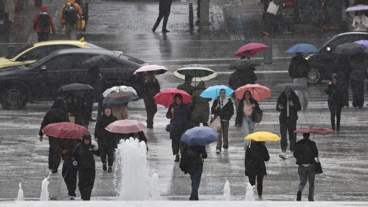 Χαλάει και πάλι ο καιρός από την Παρασκευή: Κόντρα μετεωρολόγων για την πιθανότητα σχηματισμού «γραμμής λαίλαπας»
