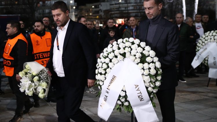 Τσέφεριν: Κατέθεσε στεφάνι για τους 7 οπαδούς του ΠΑΟΚ που χάθηκαν στη Ρουμανία ο πρόεδρος της UEFA, φωτογραφίες 