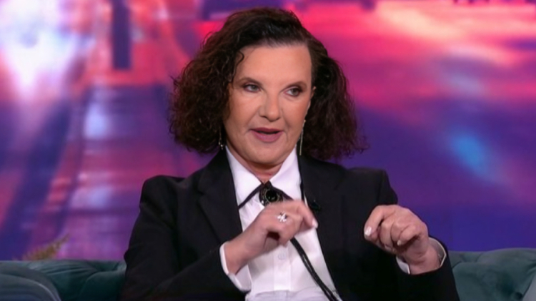 Άννα Μπιθικώτση: Με το ίδιο μαντήλι που σκούπισα το τελευταίο δάκρυ του πατέρα μου, άγγιξα και τα δάκρυα της μητέρας μου πριν πεθάνει