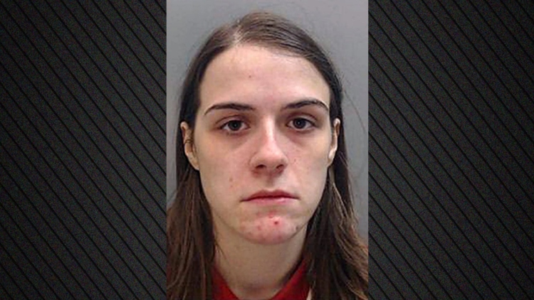 Η ιστορία της γυναίκας που ξεγέλασε την κολλήτη της για να έχει ερωτικές επαφές μαζί της, για δύο χρόνια την είχε πείσει ότι ήταν σε σχέση με άντρα