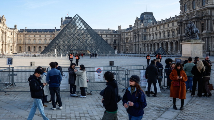 Το Λούβρο έχει γίνει «κράτος εν κράτει», το υπουργείο Πολιτισμού πρέπει να ανακτήσει τον έλεγχο, τονίζει εξεταστική επιτροπή στη Γαλλία