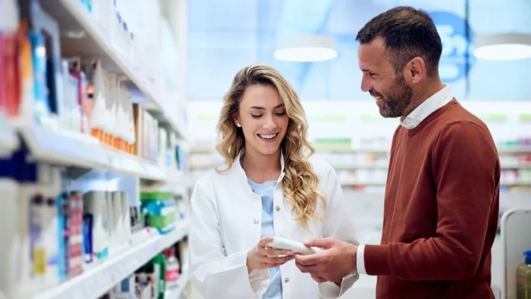 «Πρωταγωνιστές» τα καλλυντικά στον τζίρο 5,05 δισ. ευρώ του 2025 σε φαρμακευτικά είδη
