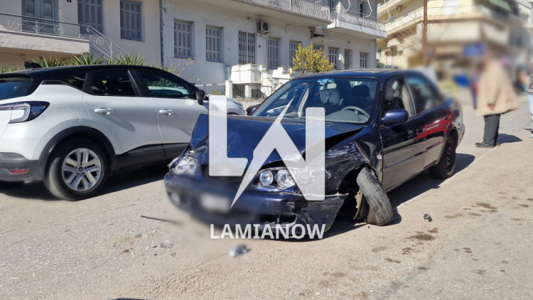 Αναστάτωση στη Λαμία με 85χρονο που έχασε τον έλεγχο του αυτοκινήτου του και ενεπλάκη σε καραμπόλα με ακόμα 4 Ι.Χ.