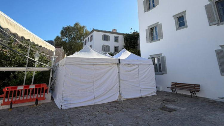 Έως 200 ευρώ τη μέρα για κομπάρσους στην ταινία του Μπραντ Πιτ στην Ύδρα:  Στα γυρίσματα επιστρατεύεται και παλιό δελφίνι της γραμμής