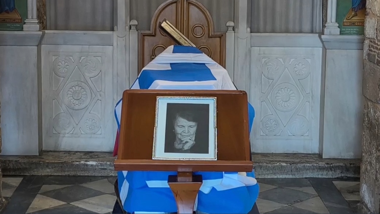 Ελένη Γλύκατζη - Αρβελέρ: Στη Μητρόπολη Αθηνών η σορός της για λαϊκό προσκύνημα, το μεσημέρι η κηδεία της