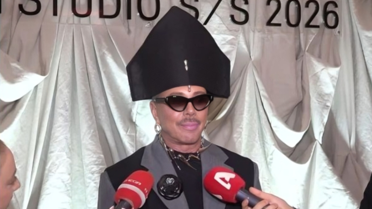 Λάκης Γαβαλάς: Δεν πειράζει που δεν άρεσε σε κάποιους το J2US, και εμάς δεν μας αρέσουν αυτοί που γράφουν τα σχόλια