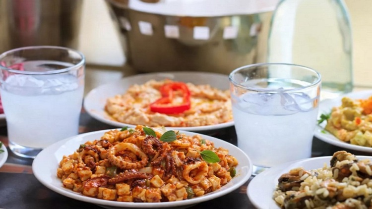 Καθαρά Δευτέρα: Νόστιμες συνταγές για το σαρακοστιανό τραπέζι με γεύση παράδοσης