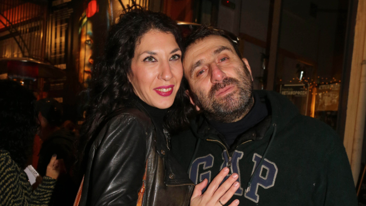 Ηλίας Βαλάσης: Η γυναίκα μου ήξερε πολύ καλά ότι με το πού βάλω στεφάνι, θα είμαι ο πιο τέλειος άντρας που υπάρχει
