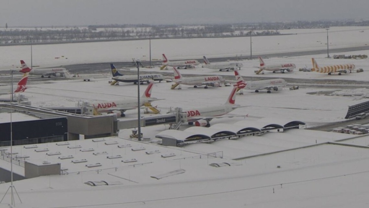 Αυστρία: Προβλήματα στο αεροδρόμιο της Βιέννης λόγω έντονης χιονόπτωσης