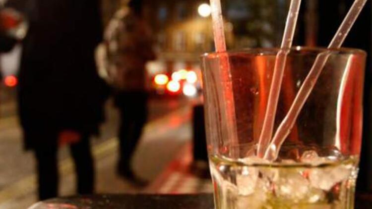 17χρονος ήπιε βότκα και κρασί μέσα στο σχολείο και λιποθύμησε
