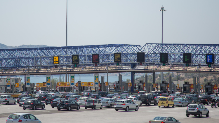 Υποχωρούν τα έντονα καιρικά φαινόμενα, κορυφώνεται η έξοδος για την Καθαρά Δευτέρα
