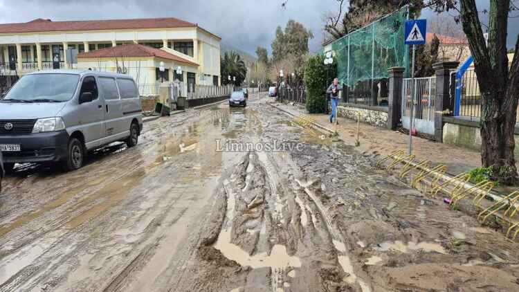 Στο έλεος της κακοκαιρίας η Μύρινα στη Λήμνο, σοβαρές ζημιές σε σπίτια και καταστήματα: Δείτε βίντεο και φωτογραφίες