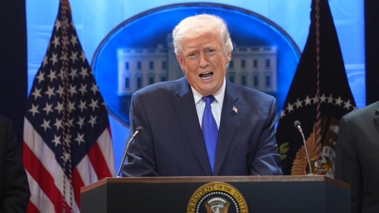 Σφοδρή επίθεση Τραμπ στο Ανώτατο Δικαστήριο για την ακύρωση των δασμών: «Ντρέπομαι, υποτάχθηκαν σε ξένες επιρροές» 