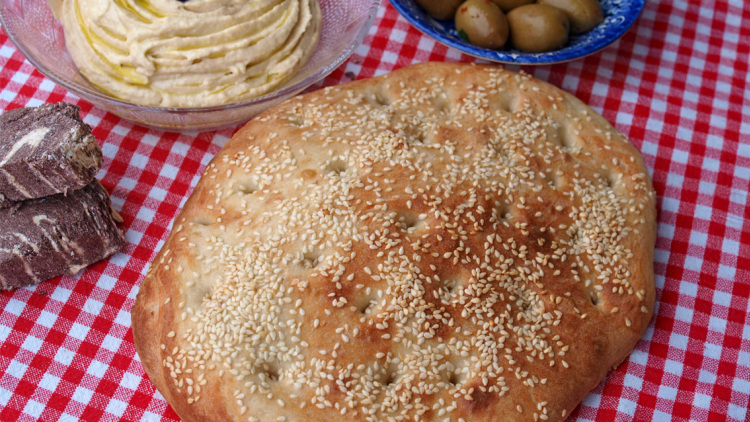 Λαγάνες στην Αθήνα: 12 φούρνοι που ξενυχτούν για την Καθαρά Δευτέρα