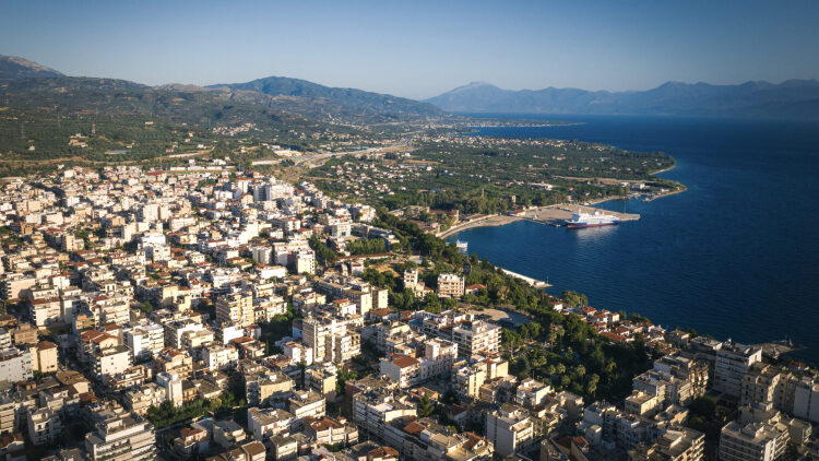 Μια ανοιξιάτικη διαδρομή στα παράλια του Κορινθιακού
