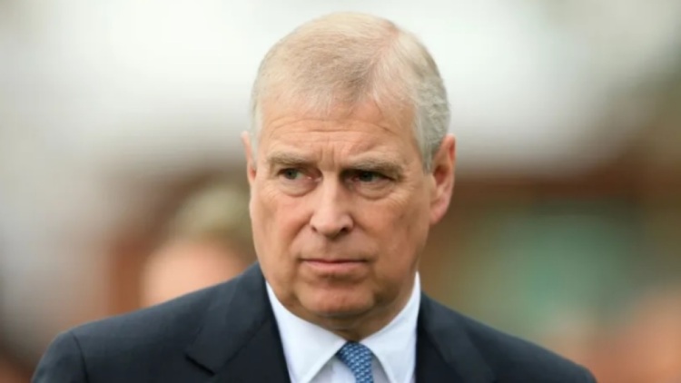 «Δεν μπορείτε να μου το κάνετε αυτό, είμαι ο γιος της βασίλισσας», ούρλιαζε ο πρίγκιπας Άντριου όταν τον πέταγαν έξω από το  Royal Lodge  