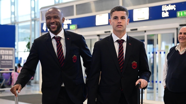 Ολυμπιακός: Αναχώρησε για το Λεβερκούζεν ενόψει του μεγάλου ματς με τη Μπάγερ, οι πρώτες σκέψεις του Μεντιλίμπαρ