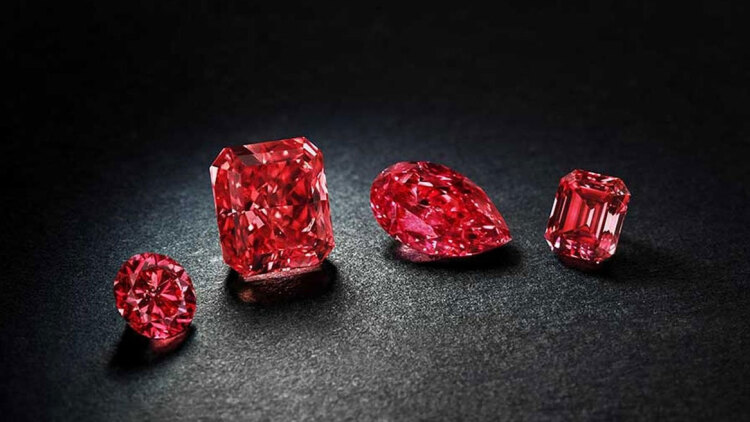 Οι 8 πιο σπάνιοι πολύτιμοι λίθοι στον κόσμο και οι τρελές τιμές τους ανά καράτι
