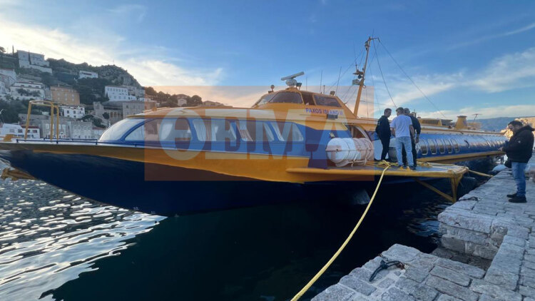 Ταξίδι στον χρόνο με ένα «ιπτάμενο δελφίνι» από τα παλιά στα γυρίσματα της ταινίας με τον Μπραντ Πιτ: Δείτε βίντεο