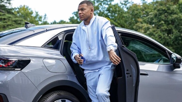 Ο Κιλιάν Εμπαπέ αποφάσισε να βγάλει δίπλωμα οδήγησης στα 27 του με δάσκαλο έναν οπαδό της... Ατλέτικο