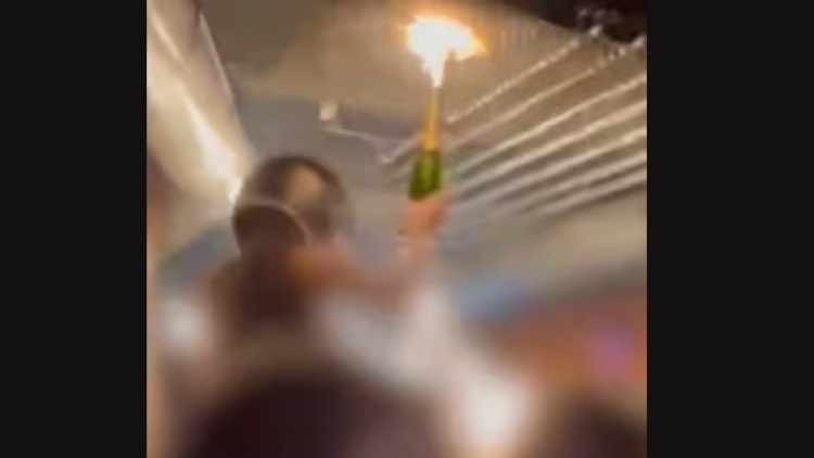 Νέο βίντεο από τη στιγμή που αρπάζει φωτιά η οροφή του μπαρ στο Κραν Μοντανά: «Πανικοβλήθηκα όταν είδα τις φλόγες», είπε η ιδιοκτήτρια